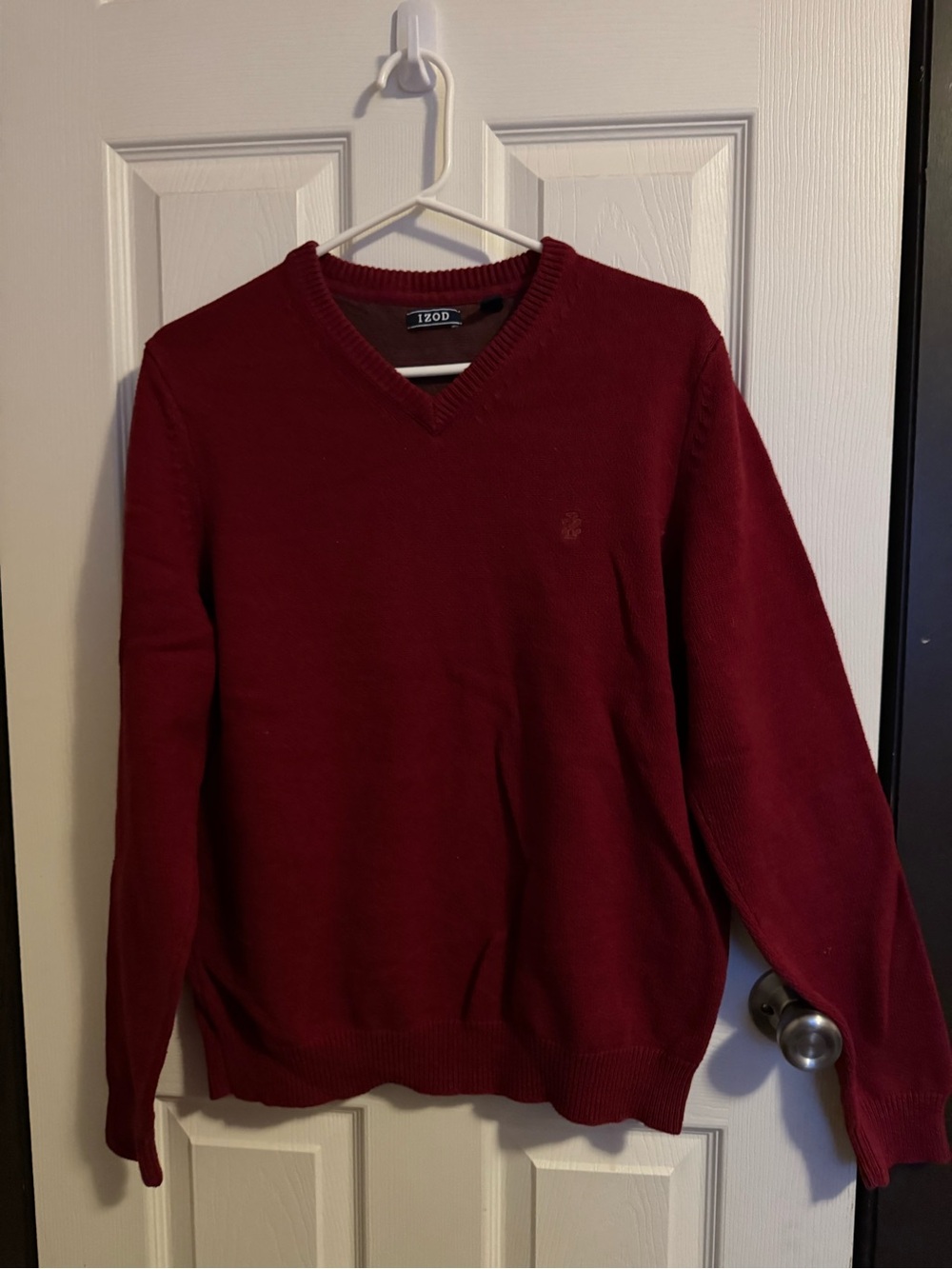Izod Men's V-Neck Sweater in Deep Burgundy